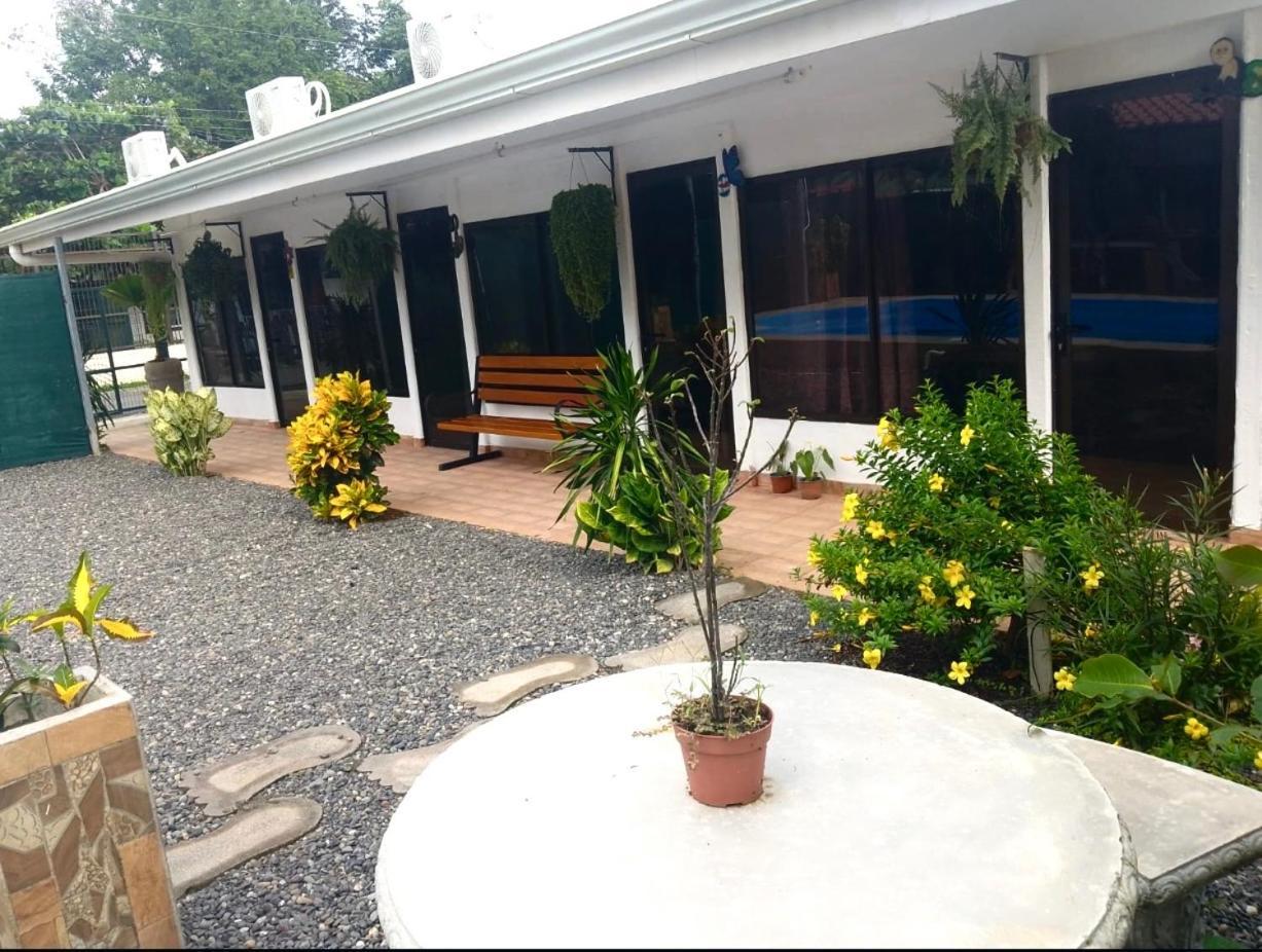 Habitaciones Kolibri Quepos Εξωτερικό φωτογραφία